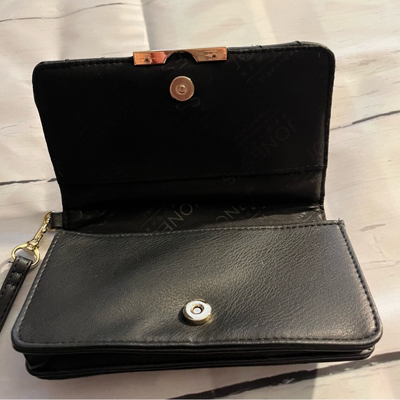 Black Jones New York Signature Wristlet with Quilted Design Wallet - Picture 4 of 7